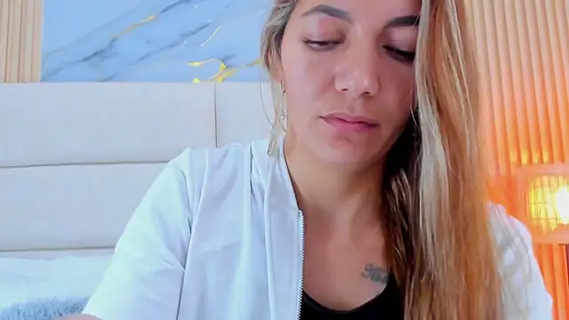 Snapshot of Mia_Malkovaa_ chatting on 06-04-26, 01:05 Mia Malkovaa online show from 06-04-26, 01:05