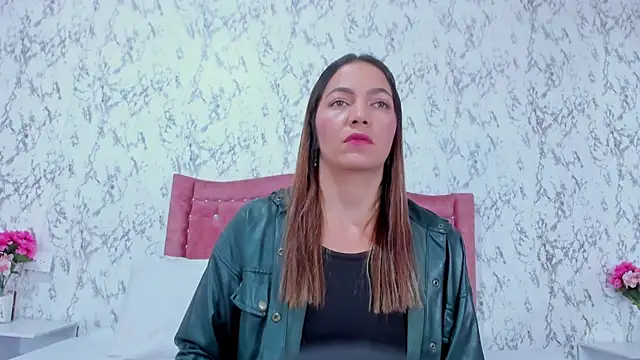 Mia Malkovaa  online show from 10-24-25, 04:17