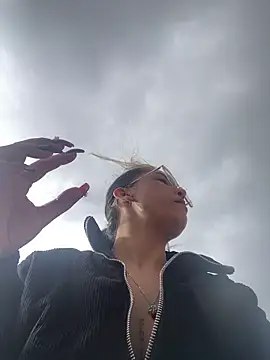 baby lizy online show from 11-14-25, 07:50