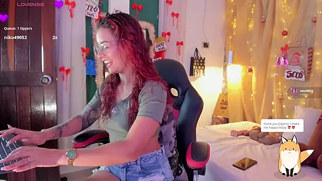 Sophiee Hill online show from 12-21-25, 01:52