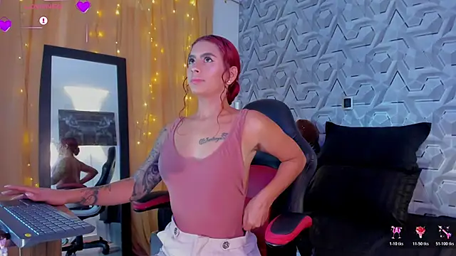 Sophiee Hill online show from 10-28-25, 02:38