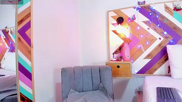 Katia Wilson online show from 12-20-25, 01:03