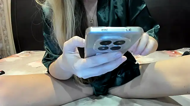 Cookiecutey online show from 04-14-26, 07:41