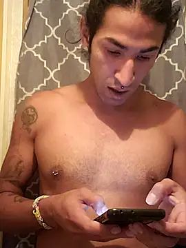 LargeDominoes online show from 04-18-26, 01:41