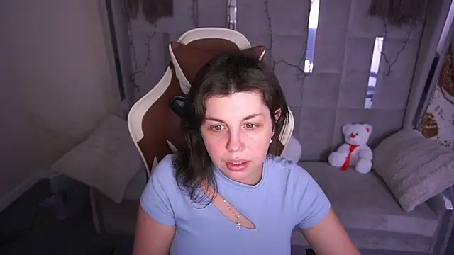 Snapshot of MirandaWong chatting on 02-06-26, 06:42 MirandaWong online show from 02-06-26, 06:42