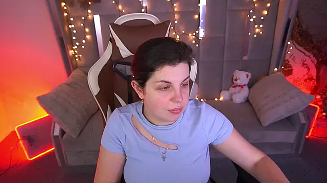 Snapshot of MirandaWong chatting on 02-07-26, 06:43 MirandaWong online show from 02-07-26, 06:43