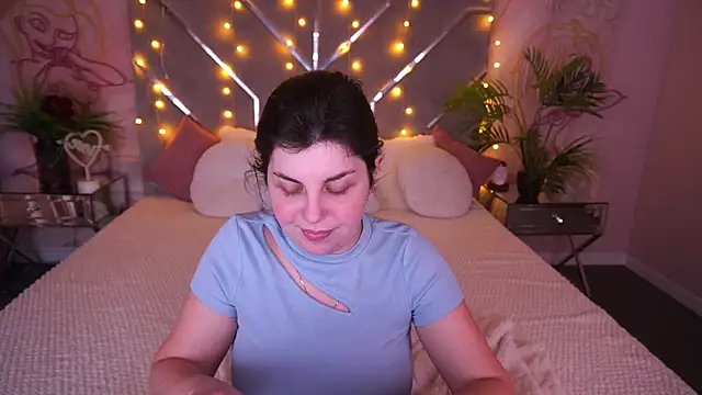 Snapshot of MirandaWong chatting on 03-01-26, 06:57 MirandaWong online show from 03-01-26, 06:57