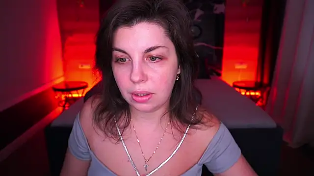 Snapshot of MirandaWong chatting on 10-17-25, 05:44 MirandaWong online show from 10-17-25, 05:44