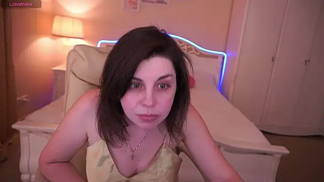 Snapshot of MirandaWong chatting on 02-24-25, 06:49 MirandaWong online show from 02-24-25, 06:49