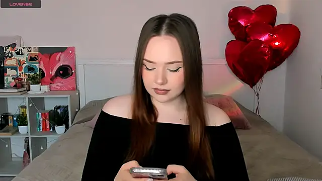 Snapshot of LittleKiitten chatting on 06-18-26, 03:17 LittleKiitten online show from 06-18-26, 03:17