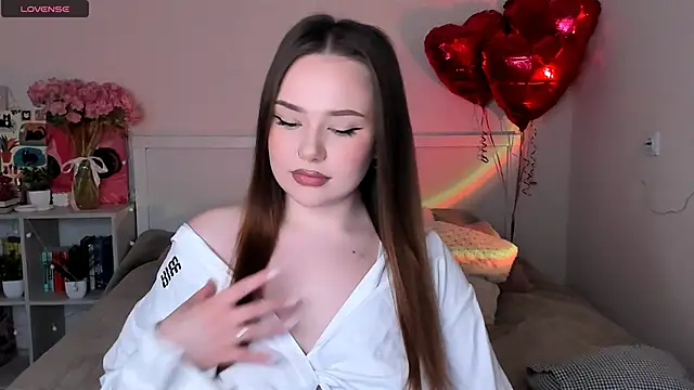 LittleKiitten online show from 05-28-26, 02:45
