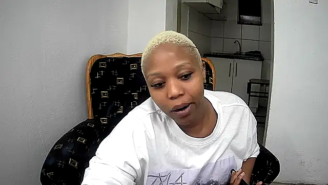 GoldenPussyXOXO online show from 02-17-26, 07:11