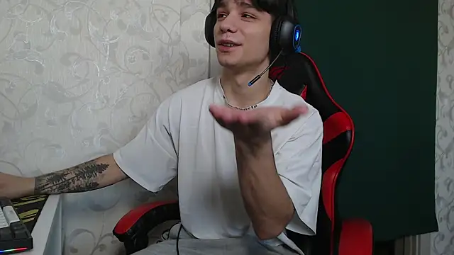 Snapshot of Ricky-boy chatting on 12-07-24, 09:33 Ricky-boy online show from 12-07-24, 09:33