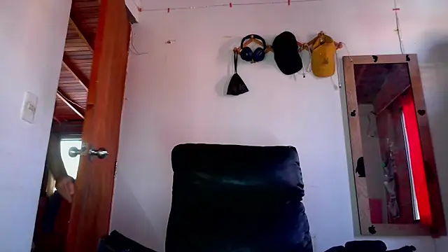 calioppe01 online show from 06-18-26, 01:16