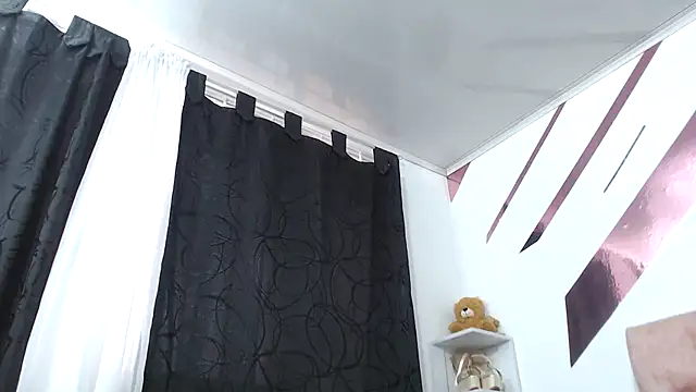 Kitten Hot  online show from 10-23-25, 10:19