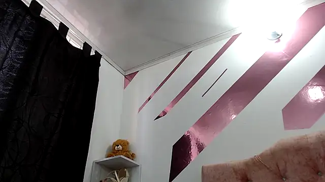 Snapshot of Kitten_Hot_ chatting on 09-13-25, 01:33 Kitten Hot online show from 09-13-25, 01:33