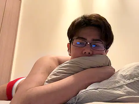 Snapshot of ryota_kkk chatting on 10-16-25, 03:53 ryota kkk online show from 10-16-25, 03:53