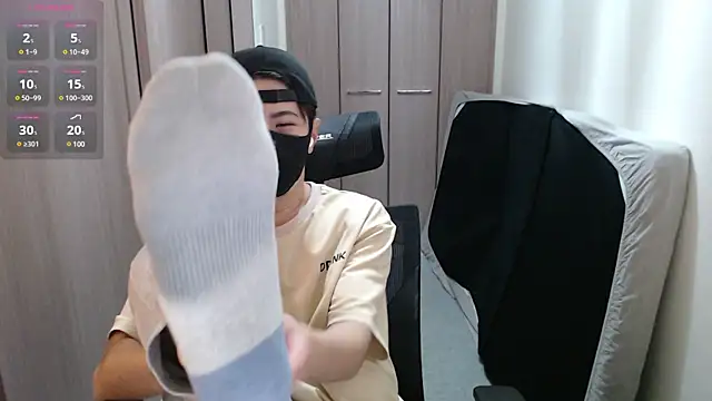 Snapshot of ryota_kkk chatting on 12-15-24, 11:45 ryota kkk online show from 12-15-24, 11:45