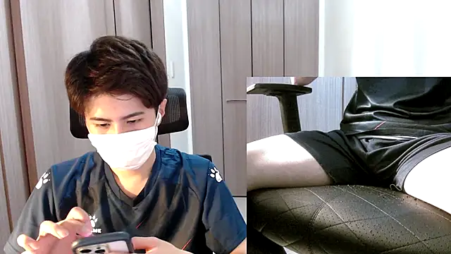 Snapshot of ryota_kkk chatting on 10-24-25, 02:16 ryota kkk online show from 10-24-25, 02:16