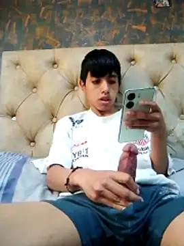 Snapshot of danuel23 chatting on 06-09-26, 03:35 danuel23 online show from 06-09-26, 03:35