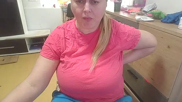 Snapshot of Meliss_Official9 chatting on 02-21-26, 10:17 Meliss Official9 online show from 02-21-26, 10:17