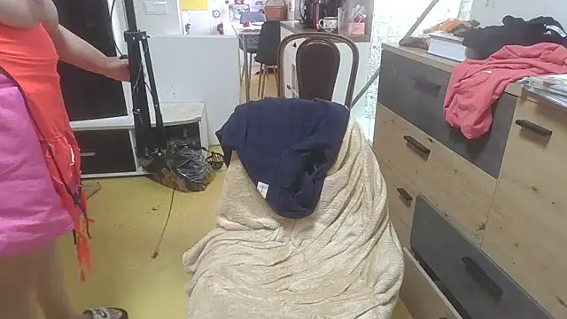 Snapshot of Meliss_Official9 chatting on 02-15-26, 08:57 Meliss Official9 online show from 02-15-26, 08:57