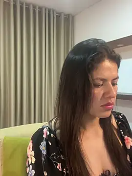 Snapshot of Alice_Biel chatting on 03-06-25, 03:46 Alice Biel online show from 03-06-25, 03:46