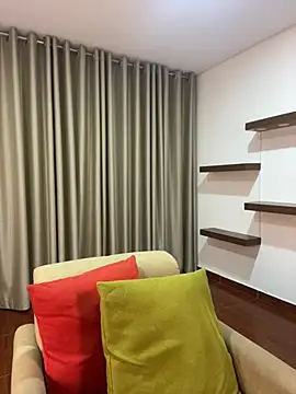 Snapshot of Alice_Biel chatting on 03-21-25, 01:45 Alice Biel online show from 03-21-25, 01:45