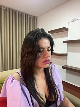 Snapshot of Alice_Biel chatting on 03-05-25, 03:51 Alice Biel online show from 03-05-25, 03:51