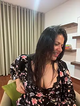 Snapshot of Alice_Biel chatting on 03-01-25, 01:32 Alice Biel online show from 03-01-25, 01:32