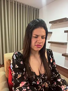 Snapshot of Alice_Biel chatting on 03-10-25, 01:01 Alice Biel online show from 03-10-25, 01:01