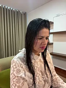 Snapshot of Alice_Biel chatting on 03-02-25, 01:42 Alice Biel online show from 03-02-25, 01:42