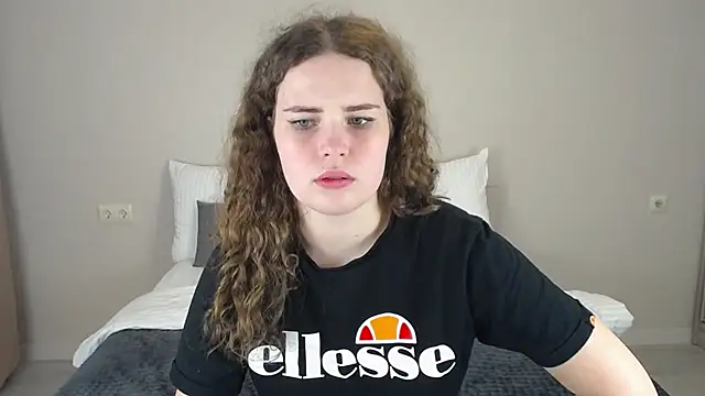 Snapshot of AlenaDast chatting on 02-11-25, 06:55 AlenaDast online show from 02-11-25, 06:55