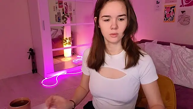 Snapshot of LindaRobertz chatting on 03-04-25, 06:04 LindaRobertz online show from 03-04-25, 06:04