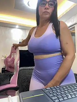Hot beauty   online show from 06-27-26, 01:00