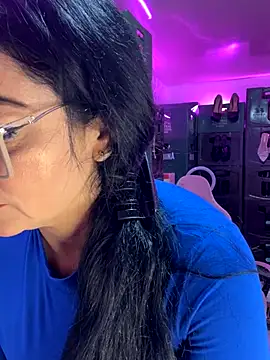 Snapshot of Hot_beauty__ chatting on 09-19-25, 02:59 Hot beauty online show from 09-19-25, 02:59