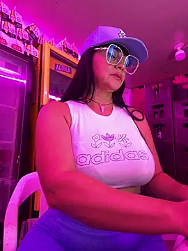 Snapshot of Hot_beauty__ chatting on 02-20-26, 06:26 Hot beauty online show from 02-20-26, 06:26