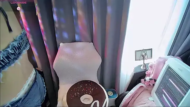 Snapshot of Xiaoyu-G chatting on 01-17-26, 01:31 Xiaoyu-G online show from 01-17-26, 01:31