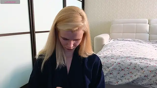 Snapshot of elsa_limerence chatting on 03-05-25, 08:21 elsa limerence online show from 03-05-25, 08:21