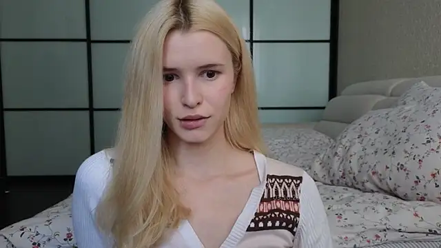 Snapshot of elsa_limerence chatting on 10-03-25, 10:50 elsa limerence online show from 10-03-25, 10:50