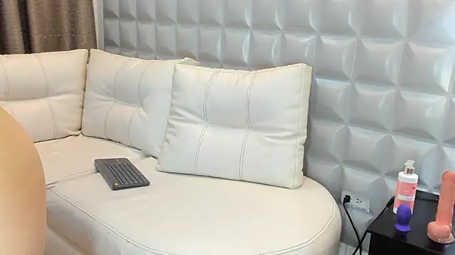 valentinasu1 online show from 02-26-25, 04:38
