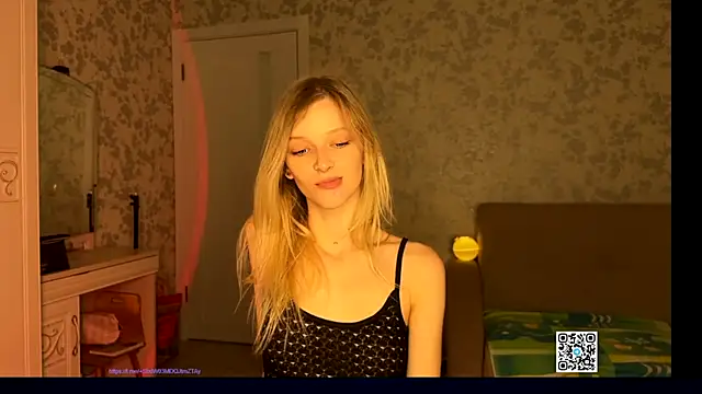 Snapshot of Evvie_Summn1 chatting on 09-23-25, 02:57 Evvie Summn1 online show from 09-23-25, 02:57