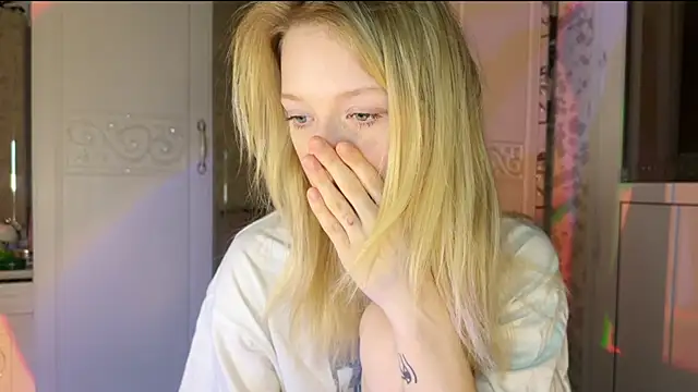 Snapshot of Evvie_Summn1 chatting on 03-02-25, 03:30 Evvie Summn1 online show from 03-02-25, 03:30