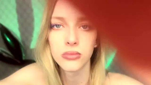 Evvie Summn1 online show from 12-21-25, 07:10