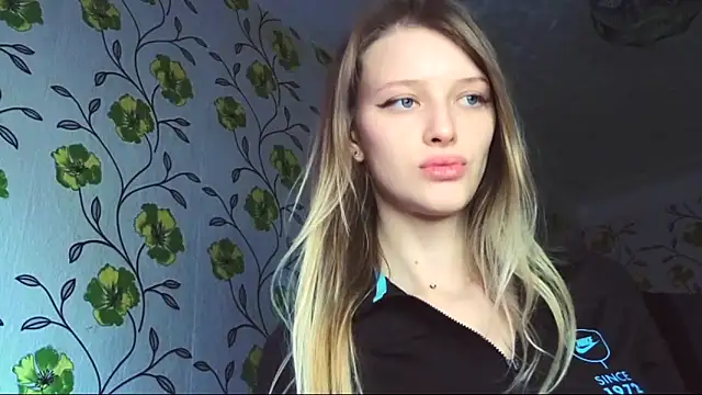 Evvie Summn1 online show from 06-12-26, 06:22