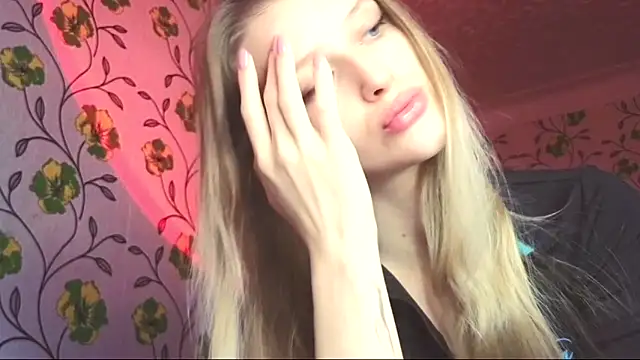 Snapshot of Evvie_Summn1 chatting on 06-13-26, 05:38 Evvie Summn1 online show from 06-13-26, 05:38