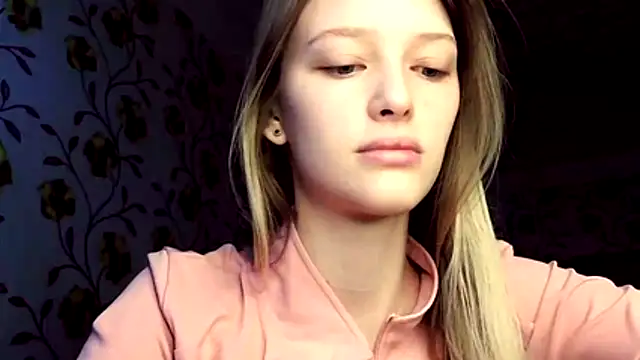 Snapshot of Evvie_Summn1 chatting on 06-30-26, 05:29 Evvie Summn1 online show from 06-30-26, 05:29