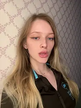 Evvie Summn1 online show from 04-26-26, 02:36