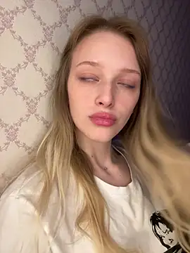 Evvie Summn1 online show from 04-28-26, 03:05