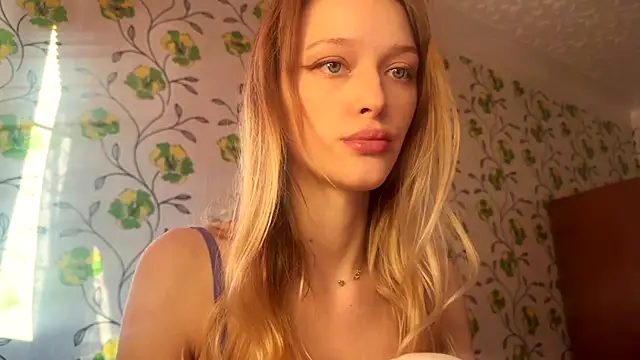 Evvie Summn1 online show from 05-05-26, 03:04